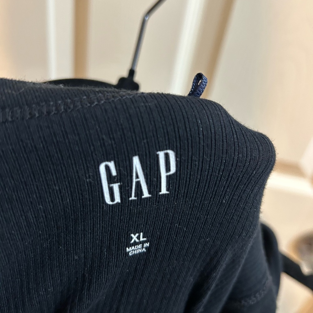 GAP Black Ribbed Tank Top - Picture 3 of 3